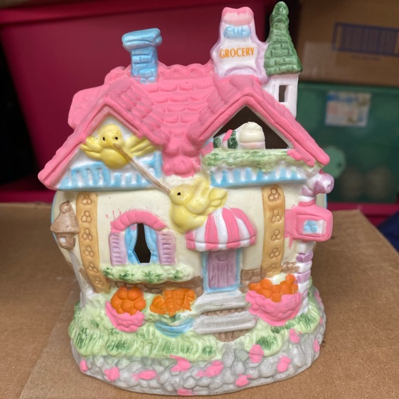 TWO VINTAGE CERAMIC LIGHT UP PLUG IN EASTER SPRING HOUSES REPAINTED TO REFRESH - Picture 3 of 8